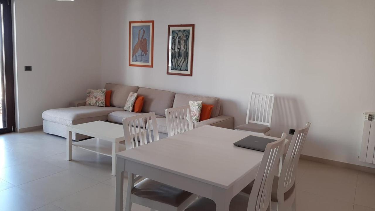 La Casa Dei Due Mari - Large Apartment With Parking Taranto Exteriör bild