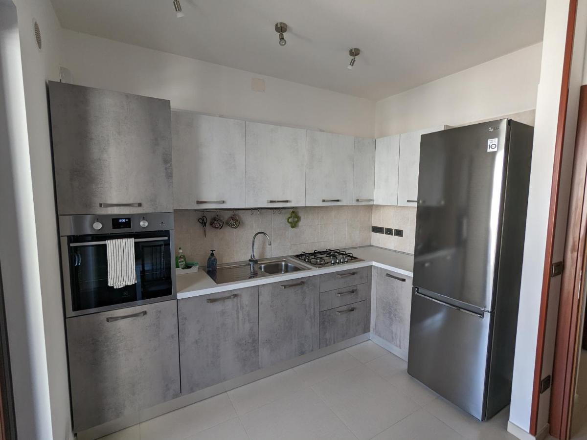 La Casa Dei Due Mari - Large Apartment With Parking Taranto Exteriör bild