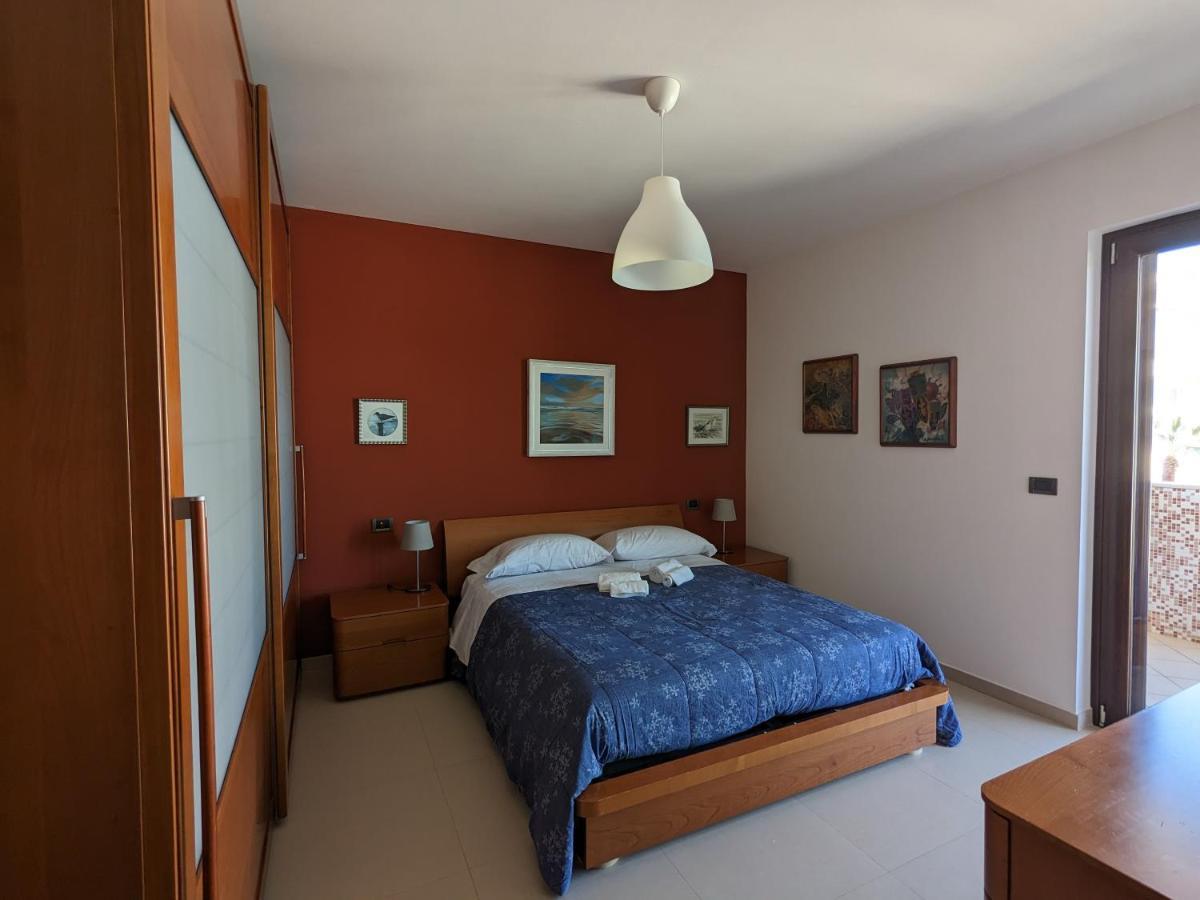 La Casa Dei Due Mari - Large Apartment With Parking Taranto Exteriör bild