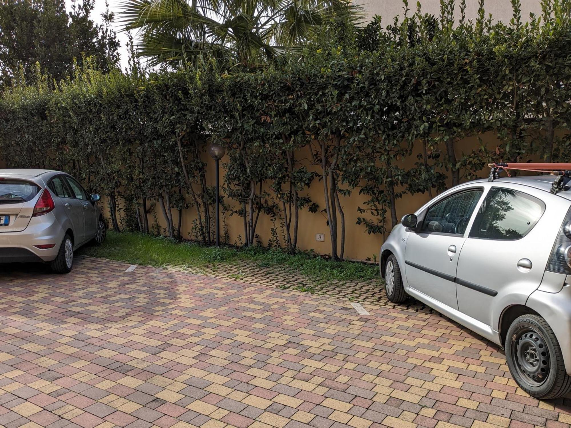 La Casa Dei Due Mari - Large Apartment With Parking Taranto Exteriör bild