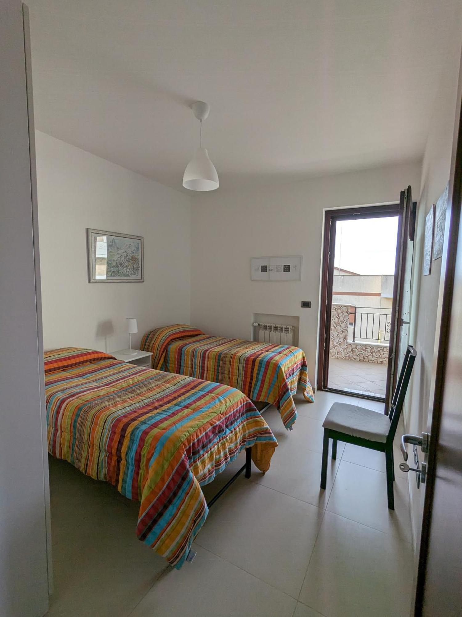 La Casa Dei Due Mari - Large Apartment With Parking Taranto Exteriör bild